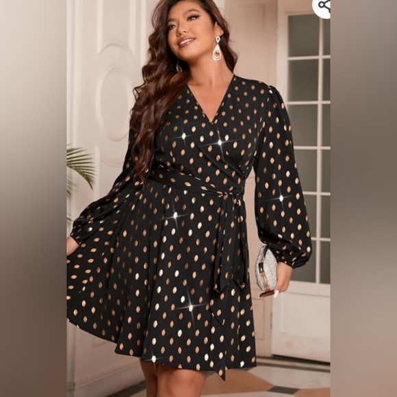 NWT RED DOT BOUTIQUE Plus Size Flutter Butterfly Sleeve Overlap Wrapped V Neck - Picture 3 of 9